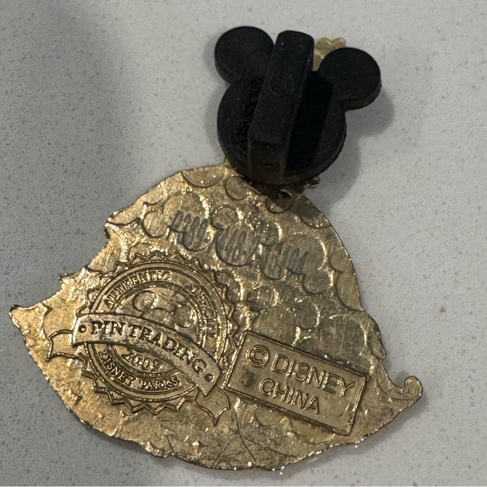 Disney’s Princess Tiana 2009 Trading Pin - Picture 2 of 3
